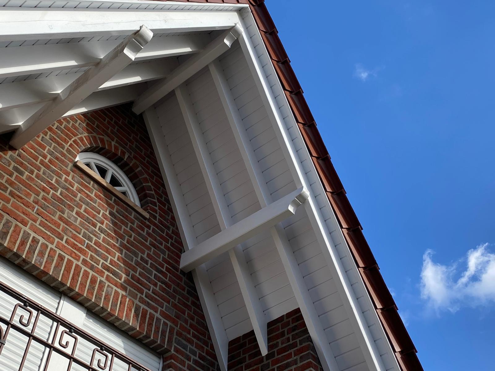 S&auml;uberung der Dachunterst&auml;nde und Dachk&auml;sten f&uuml;r ein brillantes Gesamtbild.